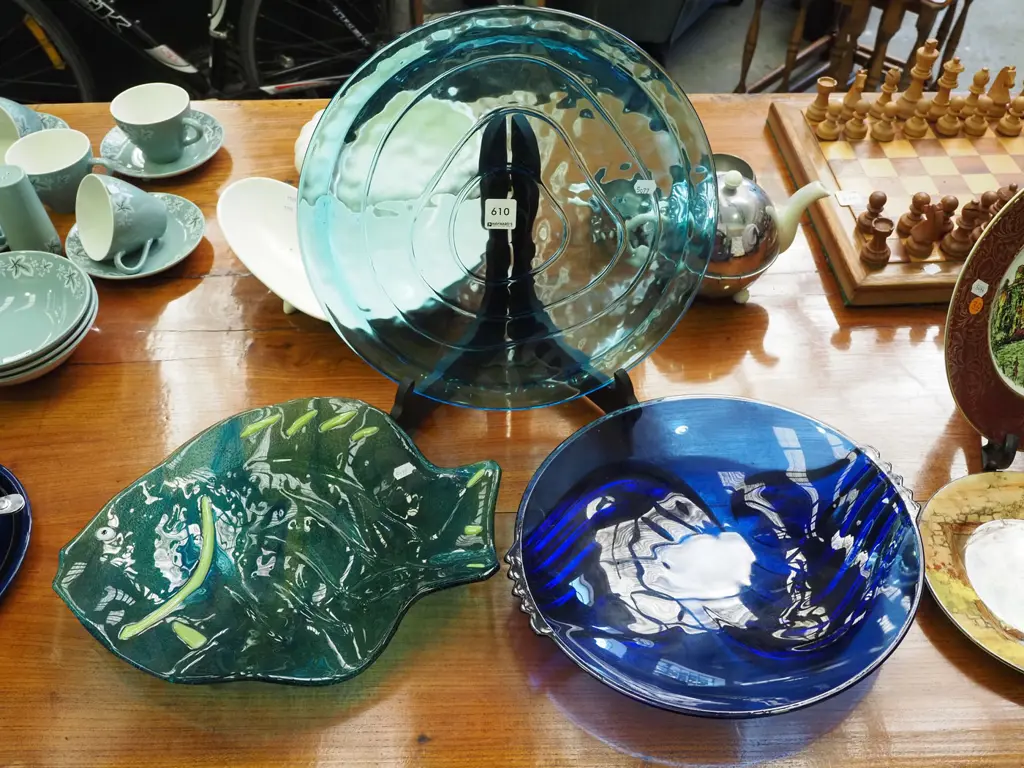3x glass bowls Image 1++