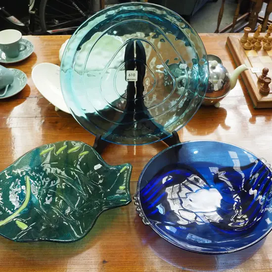 3x glass bowls