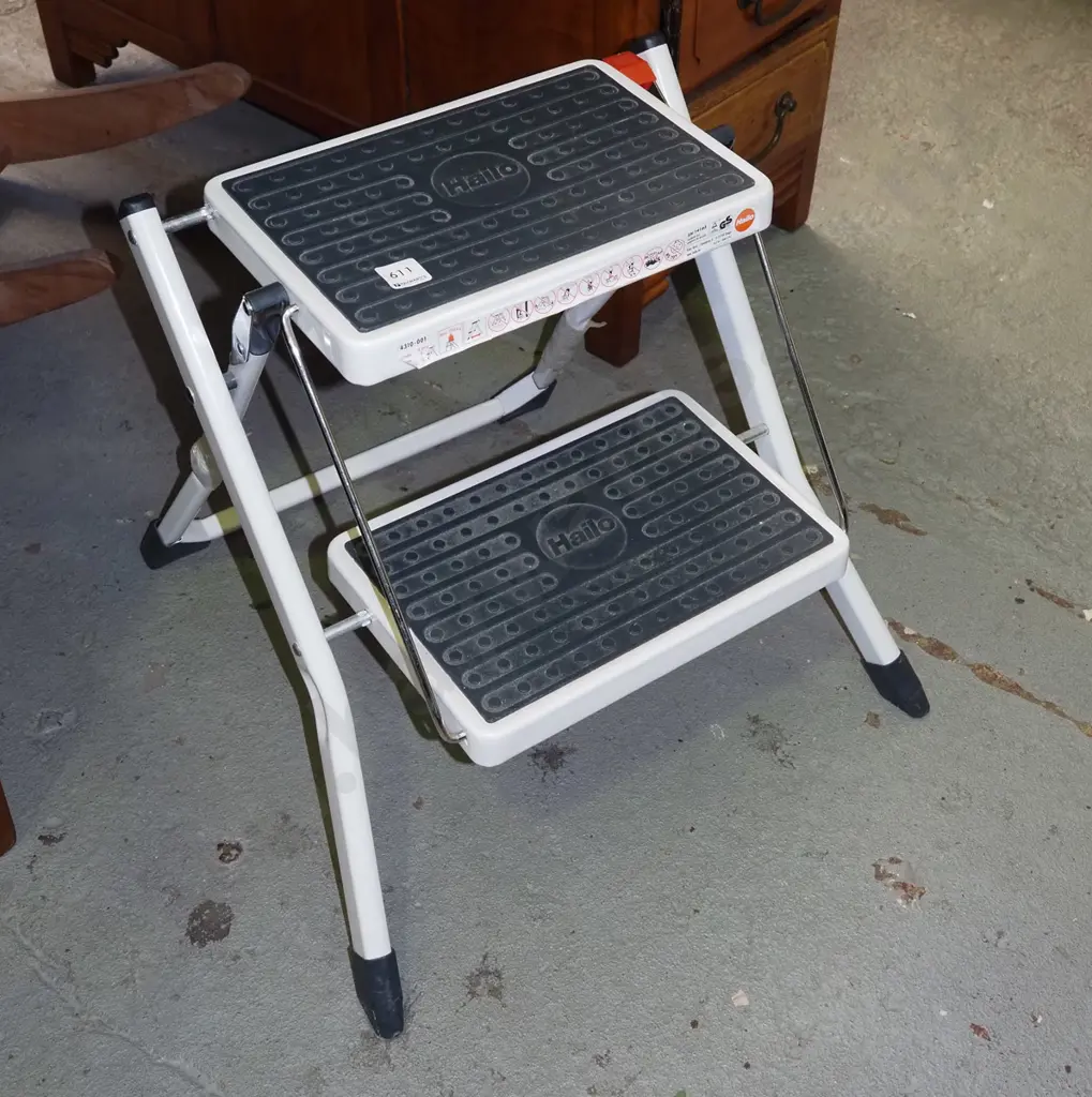 2 step ladder Image 1++