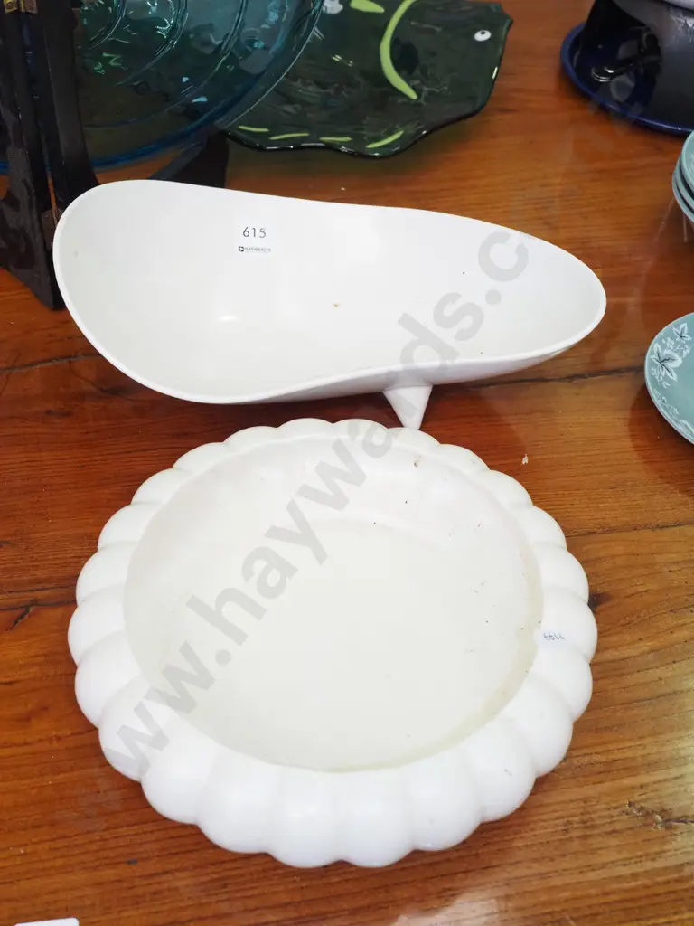 Crown Lynn float bowl, mid century footed kidney shaped bowl Image 1++