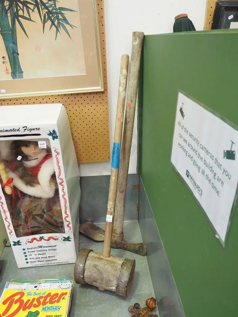 grubber, wooden sledge hammer - red dots Image 1++