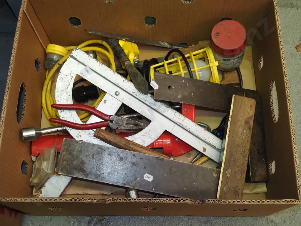 box; trouble light, builder's square, gib square etc Image 1++