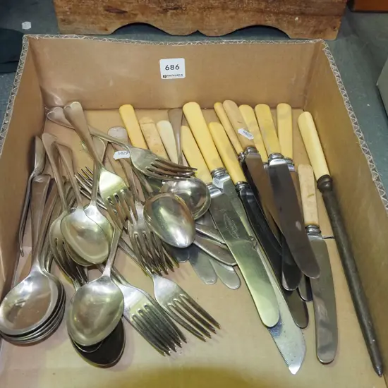 box of cutlery