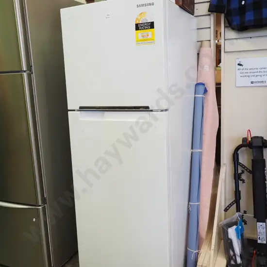 Samsung fridge/freezer - freezer needs  a clean H1560 W560 D610