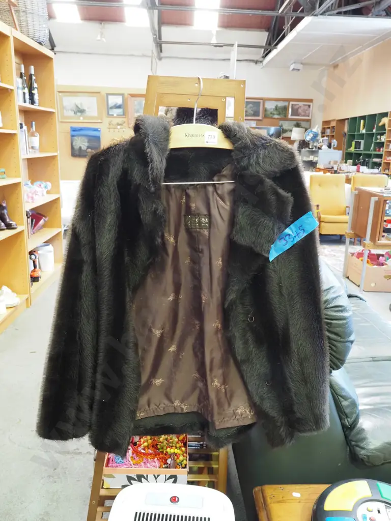 ladies fur coat Image 1++