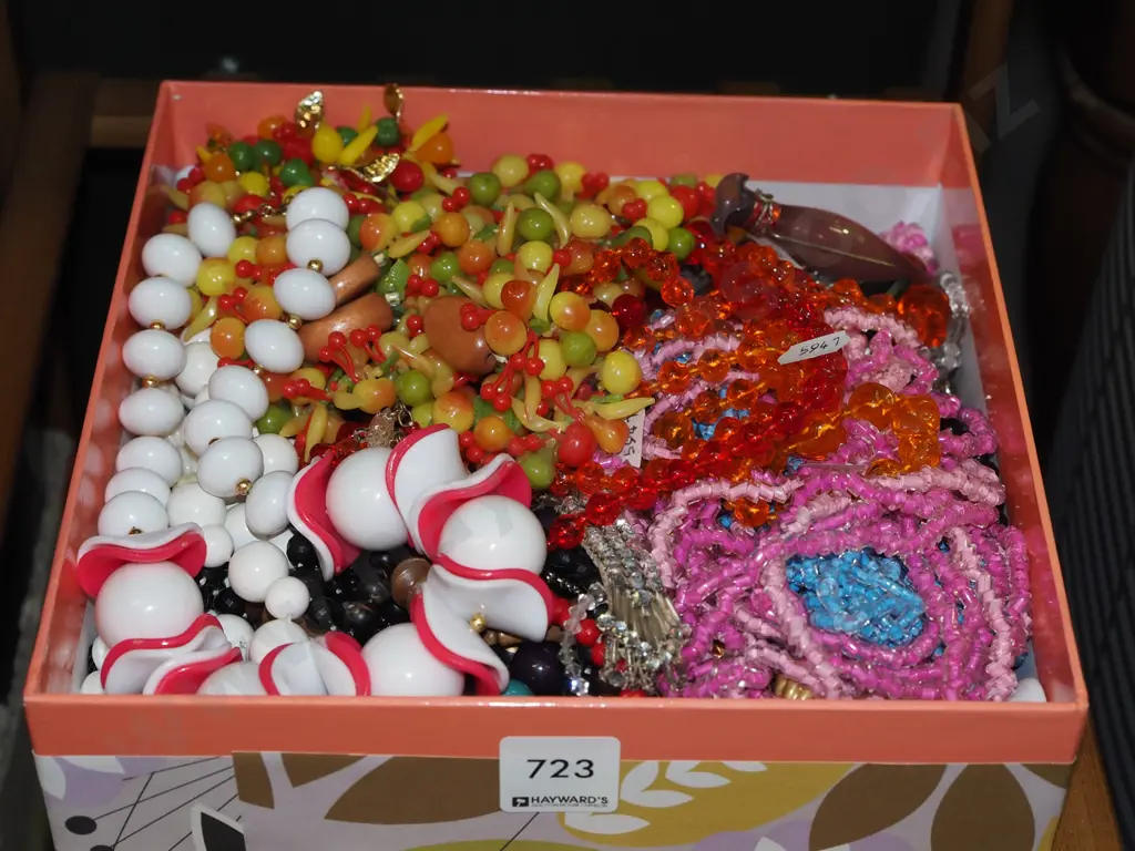 box of costume jewellery Image 1++