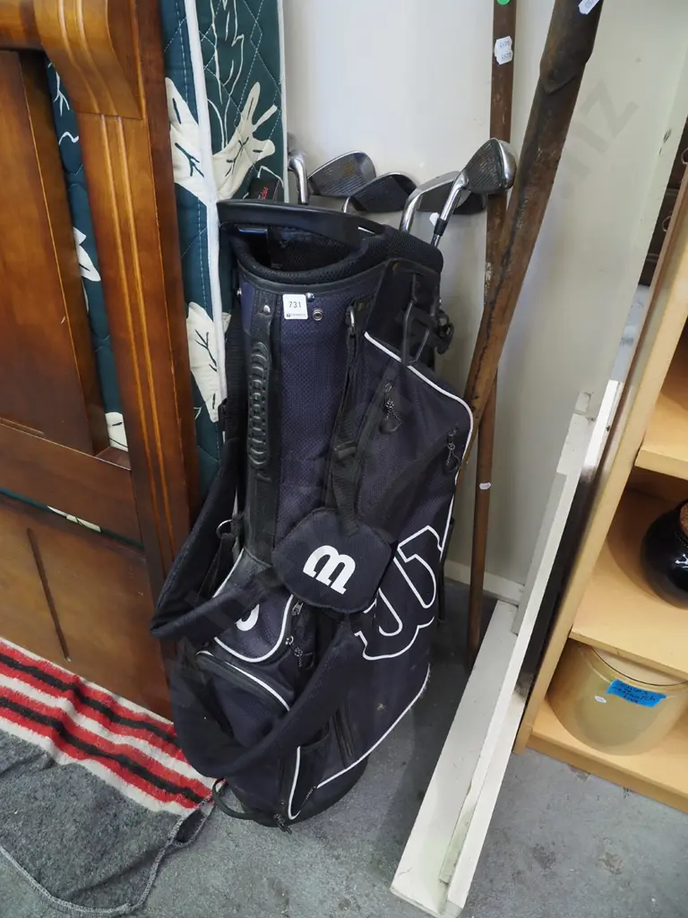 golf clubs and bag Image 1++