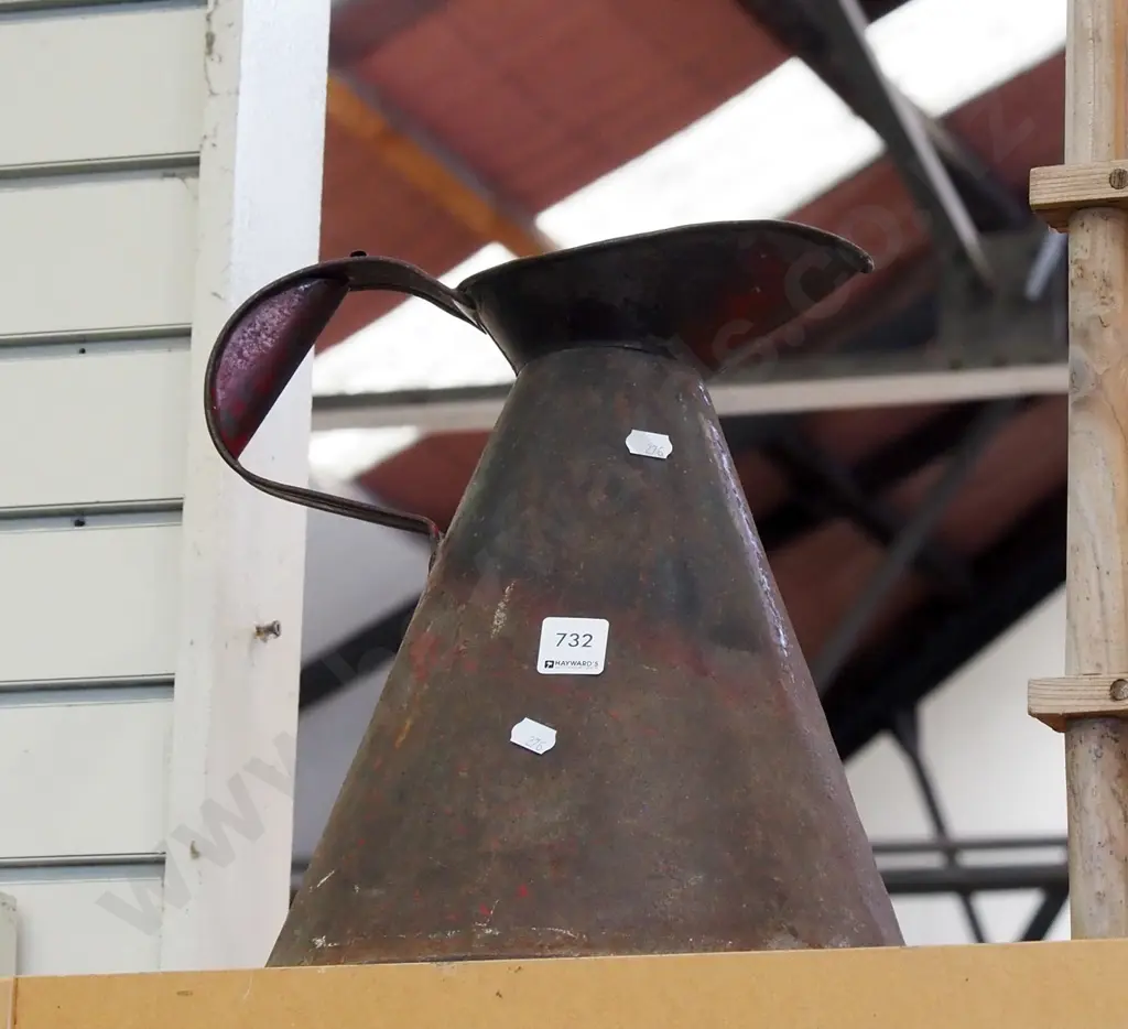 rusty beaten wash jug Image 1++