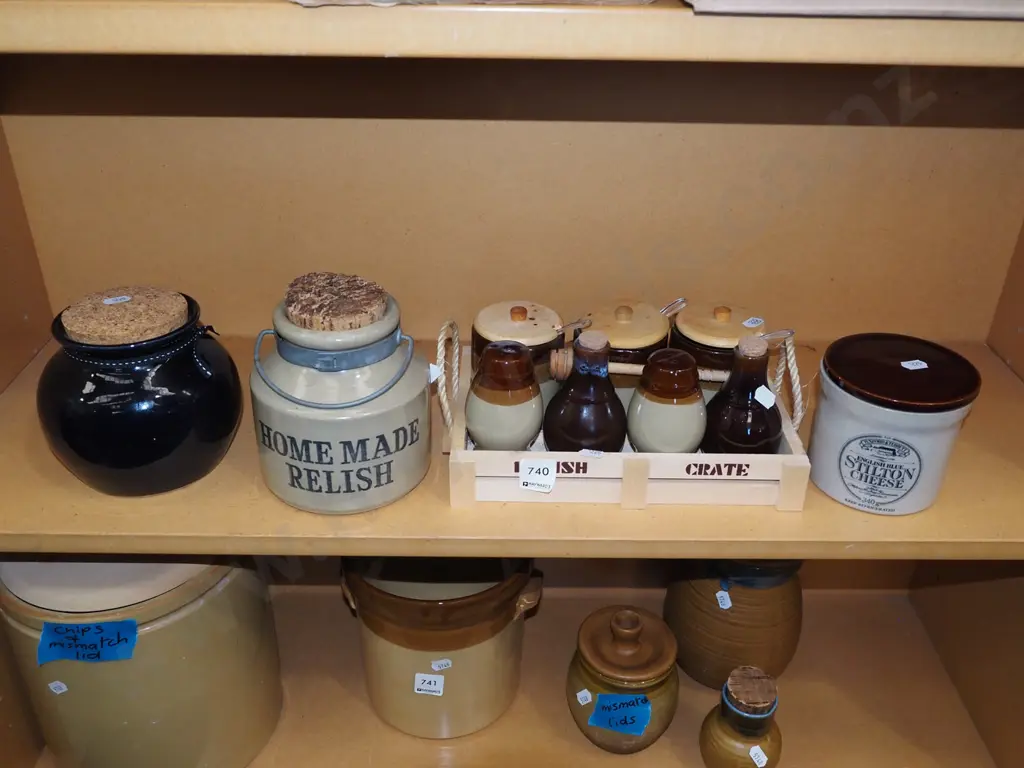 shelf; condiment sets, storage canisters Image 1++