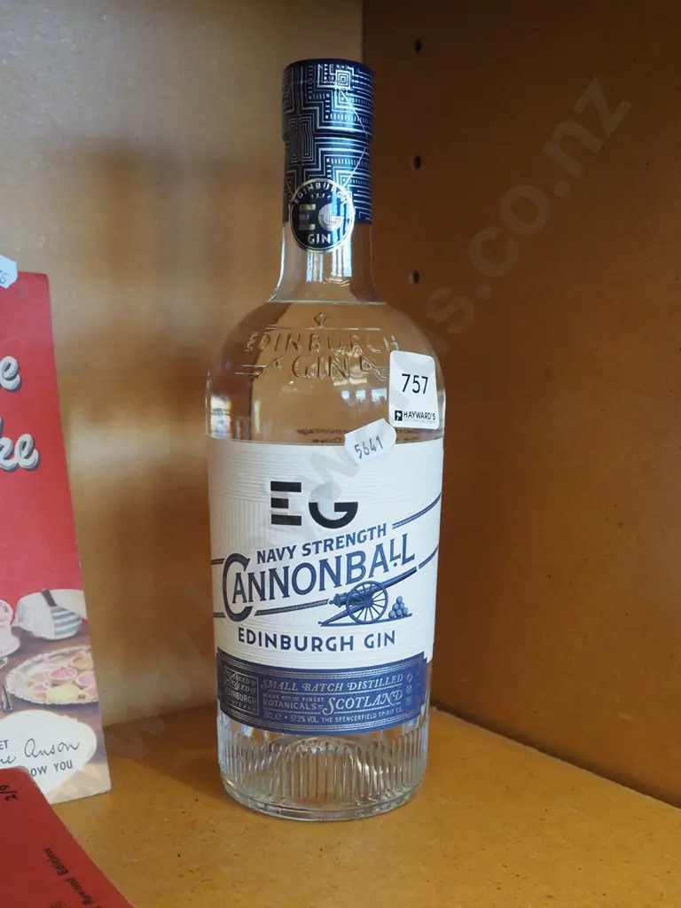 bottle of Cannonball Edinburgh gin Image 1++