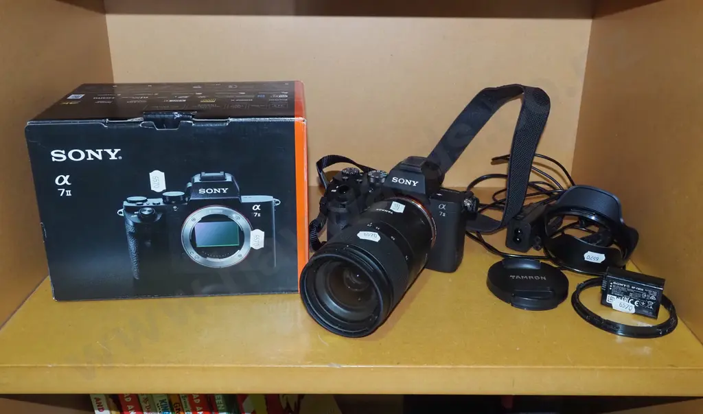 Sony Alpha 7 digital camera with box and accessories Image 1++