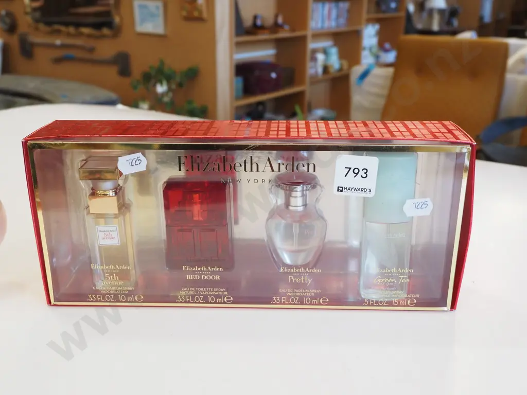Elizabeth Arden perfume set Image 1++