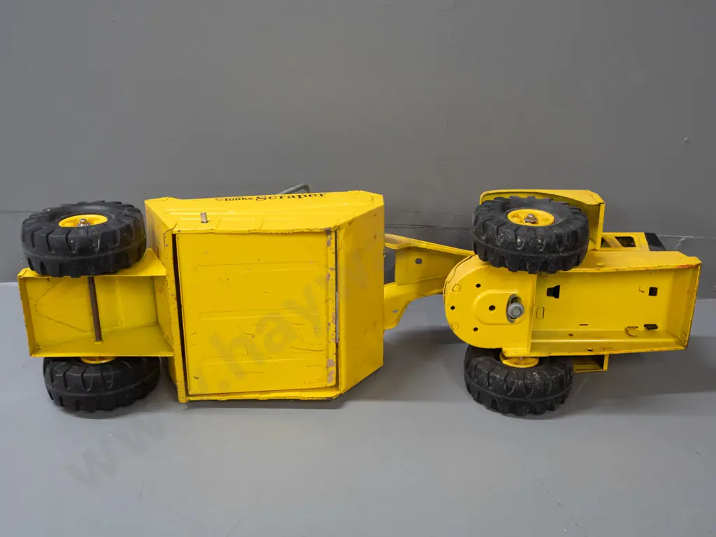 large tin toy vehicle - Mighty Tonka Scraper - some missing pieces, age wear and corrosion H-200 L-730 Image 1++