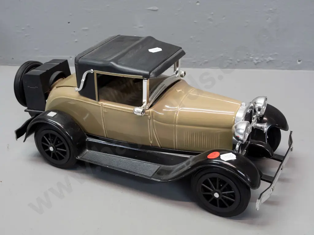 Jim Beam automobile decanter - 1928 Ford with fold-up rumble seat - sealed, minor damage to paper seal H-170 L-350 Image 1++