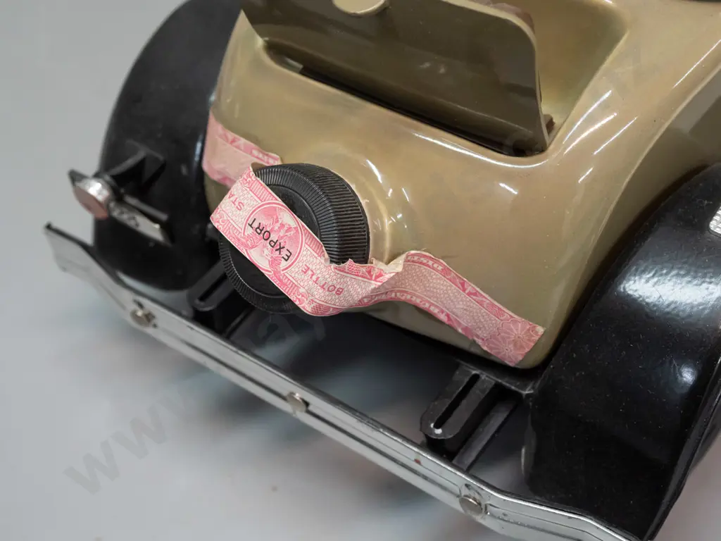 Jim Beam automobile decanter - 1928 Ford with fold-up rumble seat - sealed, minor damage to paper seal H-170 L-350 Image 1++