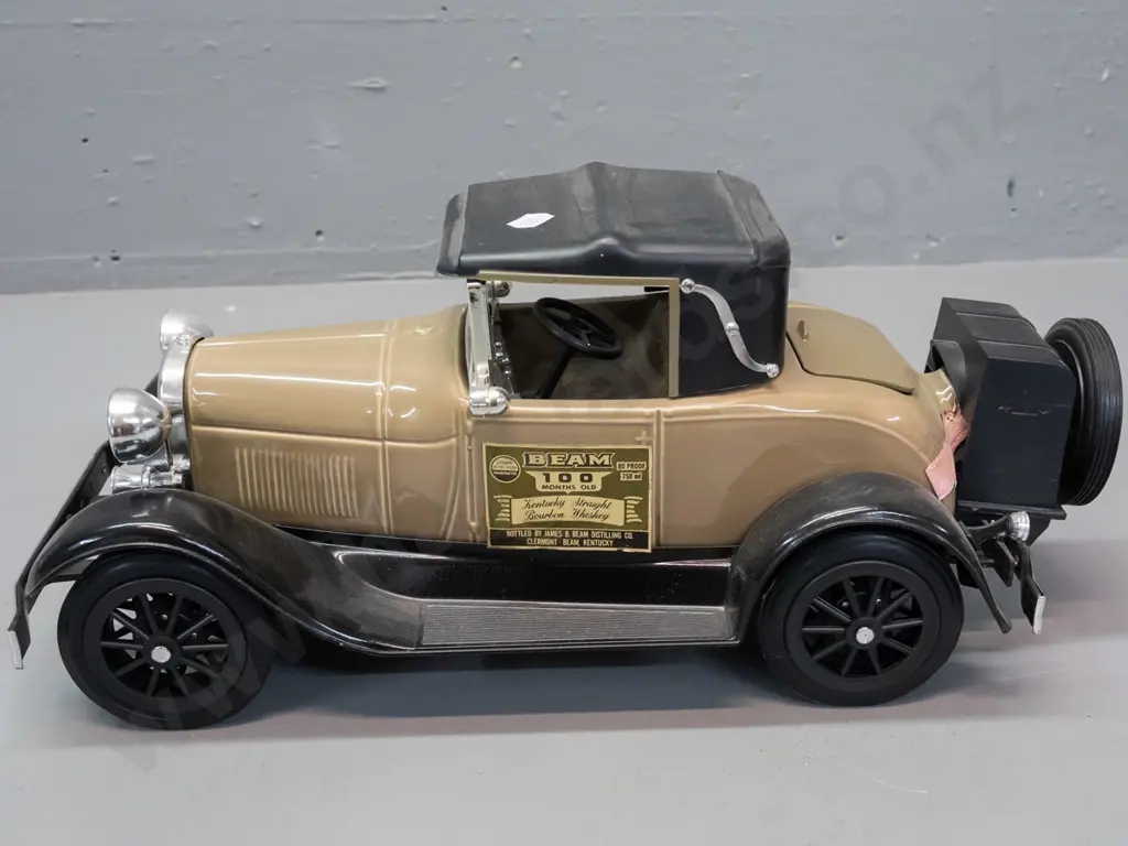 Jim Beam automobile decanter - 1928 Ford with fold-up rumble seat - sealed, minor damage to paper seal H-170 L-350 Image 1++