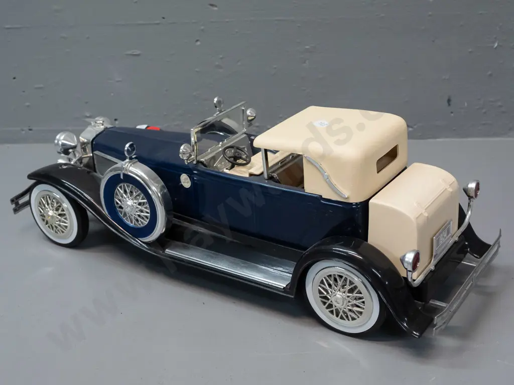 Jim Beam automobile decanter - 1934 Auburn-Cord-Duesenberg - sealed. H-150 L-460 Image 1++