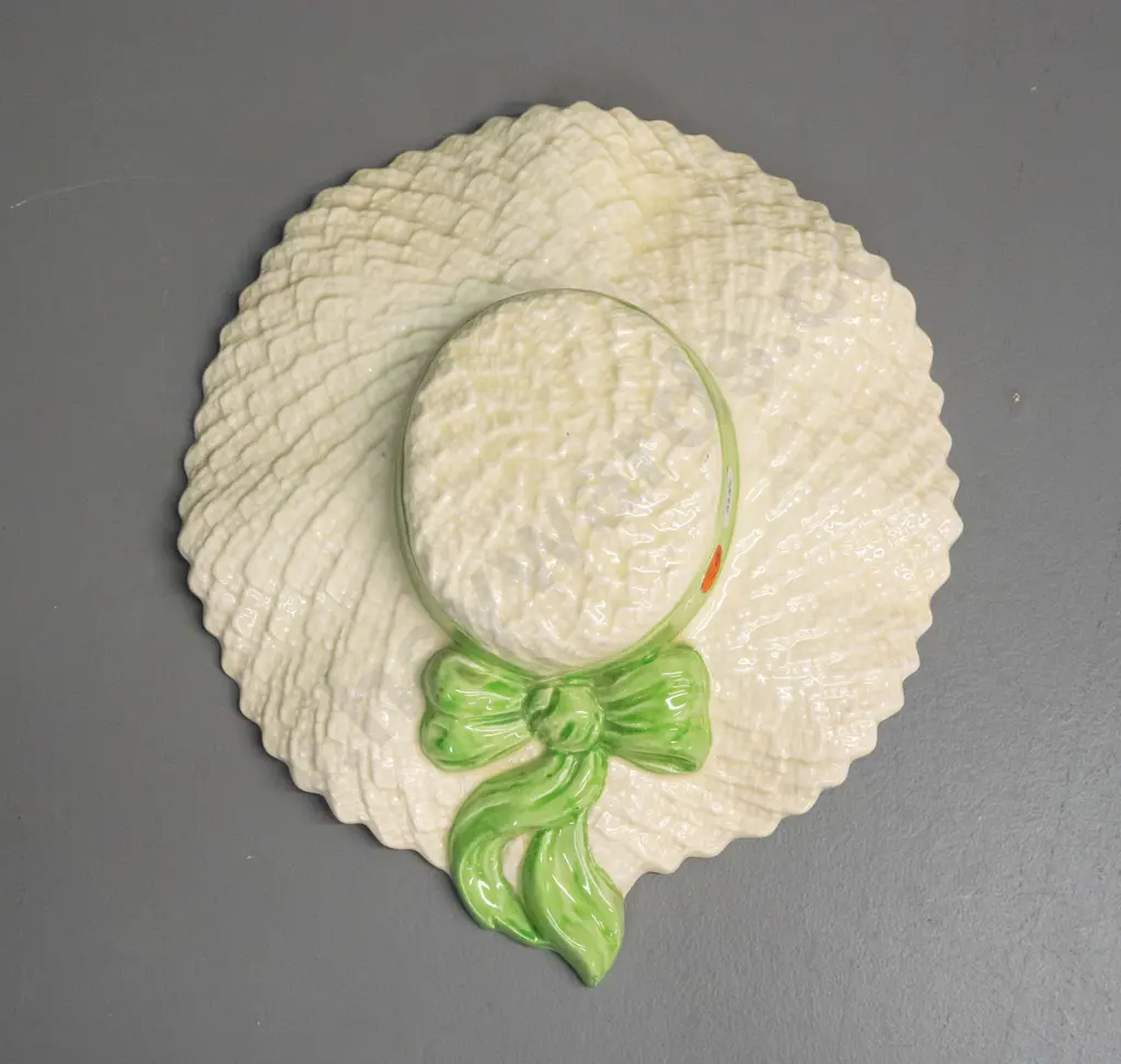 retro Falcon Ware wall pocket vase in shape of a straw hat with ribbon H-260 W-220 Image 1++