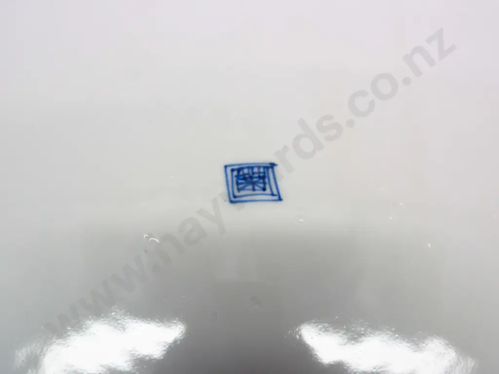 Imari oval dish or charger with scalloped rim, character mark on bottom L-470 W-390 Image 1++