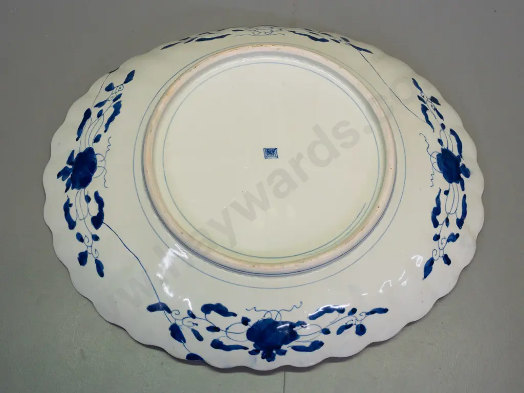 Imari oval dish or charger with scalloped rim, character mark on bottom L-470 W-390 Image 1++