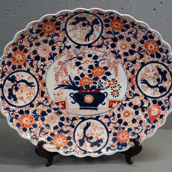 Imari oval dish or charger with scalloped rim, character mark on bottom L-470 W-390