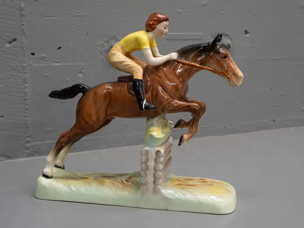 Beswick large jumping horse and rider figurine H-255 L-265 Image 1++