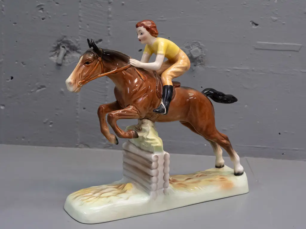 Beswick large jumping horse and rider figurine H-255 L-265 Image 1++