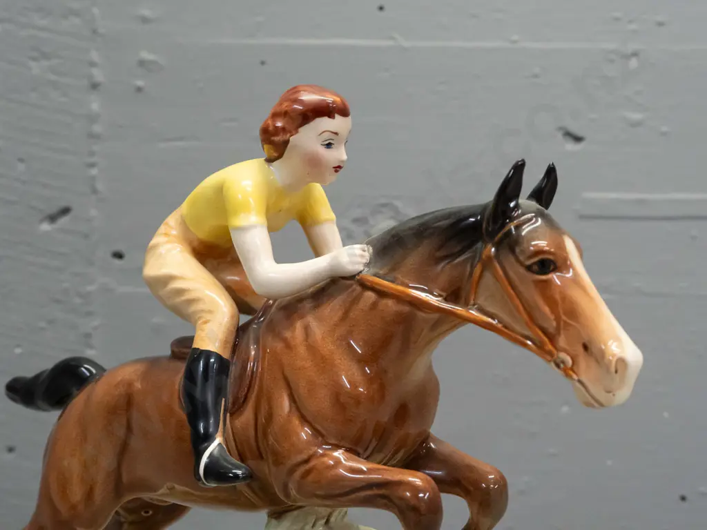 Beswick large jumping horse and rider figurine H-255 L-265 Image 1++