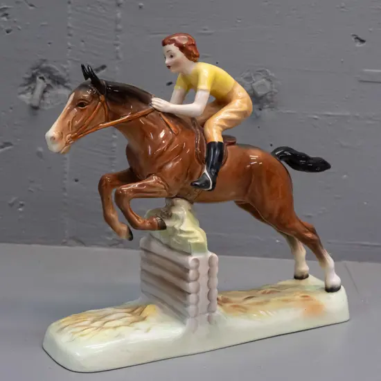 Beswick large jumping horse and rider figurine H-255 L-265