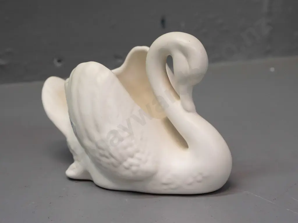 small Crown Lynn swan number 154 - H90 L-150 Image 1++