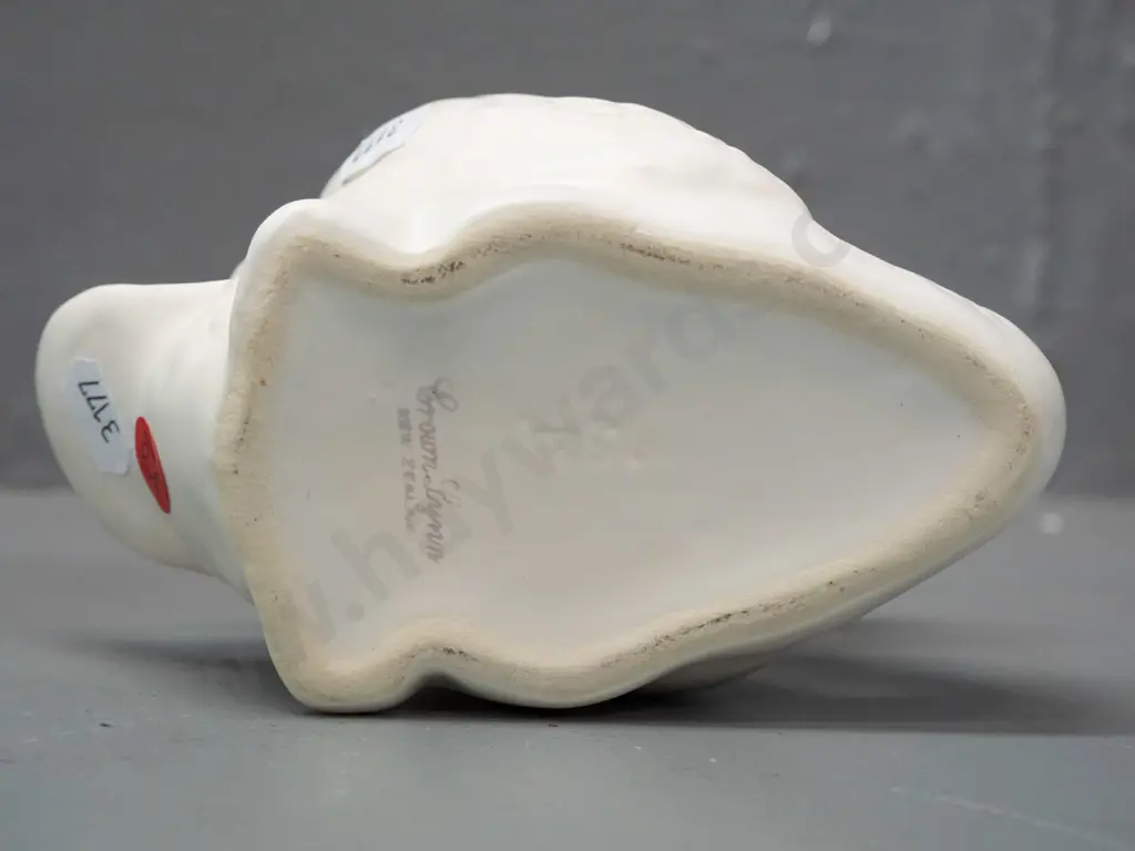 small Crown Lynn swan number 154 - H90 L-150 Image 1++