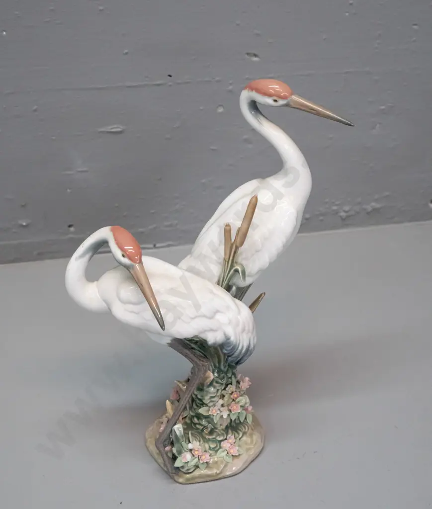 Lladro bird figure - pair of cranes with fine floral and reed detail around base H-280 Image 1++