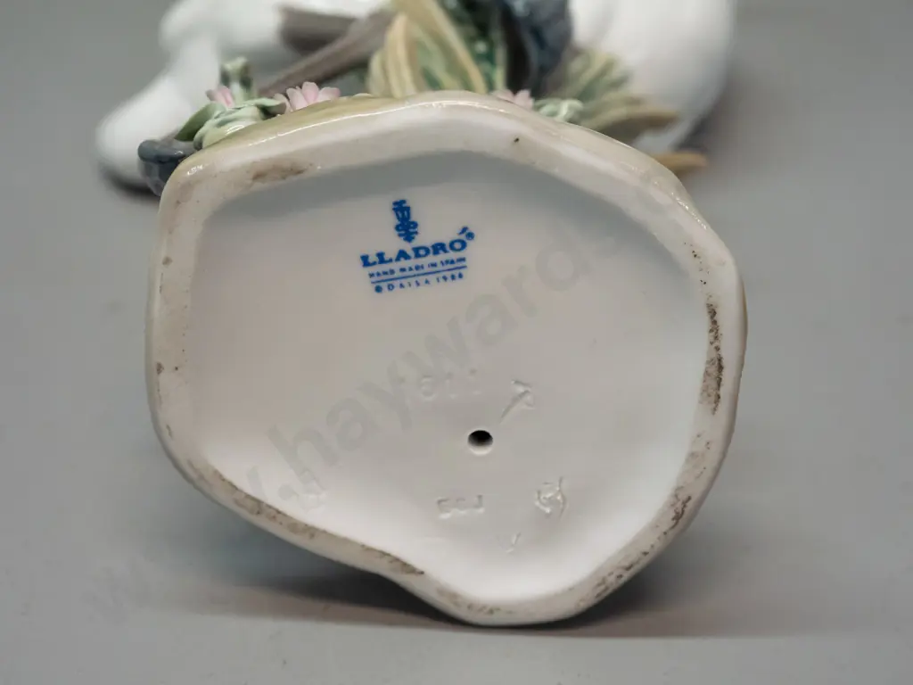 Lladro bird figure - pair of cranes with fine floral and reed detail around base H-280 Image 1++