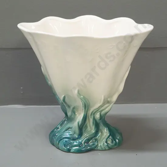 Crown Lynn lustre glaze ocean-themed vase No. 643. H-170 W-185