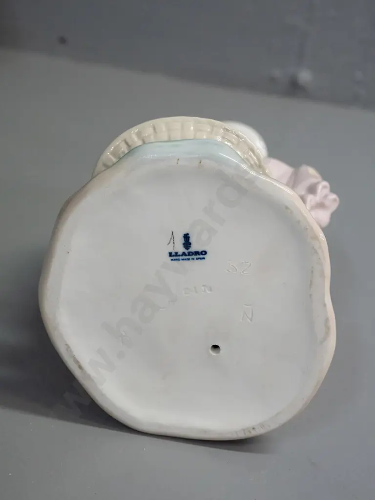 Lladro figure with basket and flowers H-250 W-120 at base. Image 1++