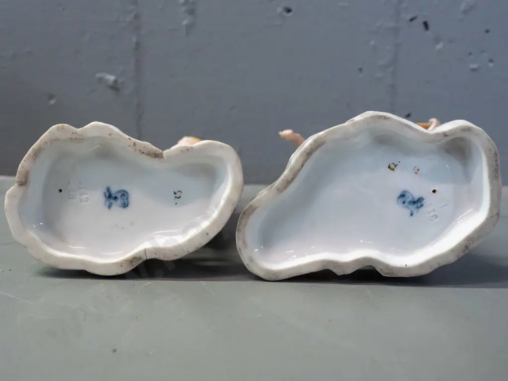 2 continental porcelain figurines -  sculptor with chisel and artist - unknown mark, see photos. Painter missing a Image 1++