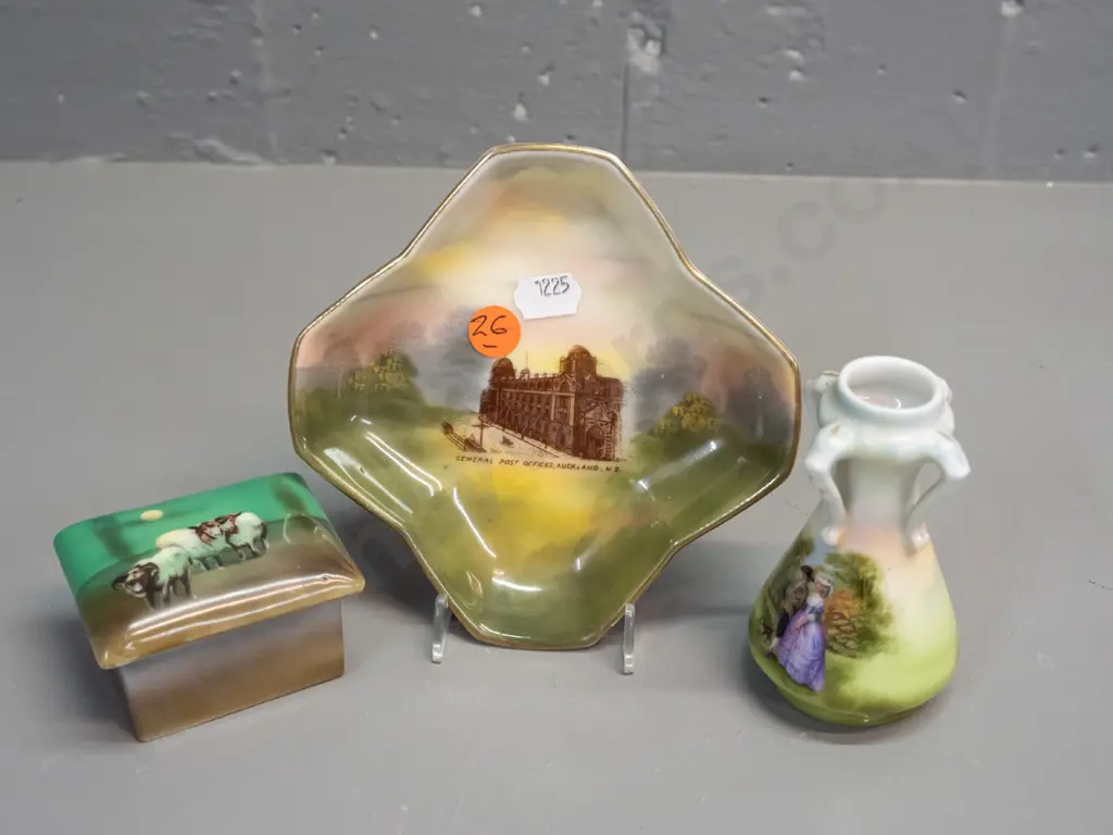 3 Royal Bayreuth Bavaria items - souvenir Auckland Post Office dish, lidded trinket with sheep & small handled vase H-95 Image 1++