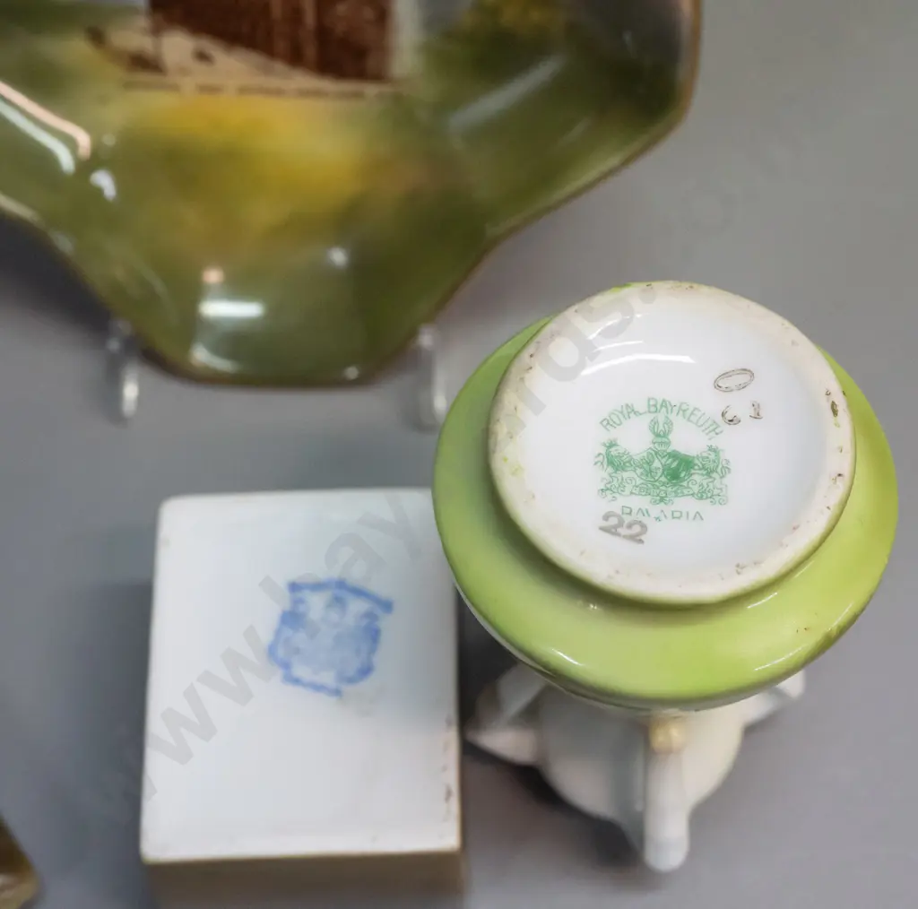 3 Royal Bayreuth Bavaria items - souvenir Auckland Post Office dish, lidded trinket with sheep & small handled vase H-95 Image 1++