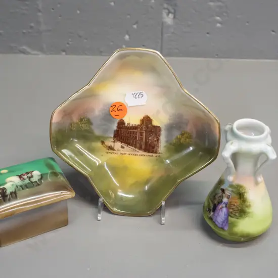 3 Royal Bayreuth Bavaria items - souvenir Auckland Post Office dish, lidded trinket with sheep & small handled vase H-95
