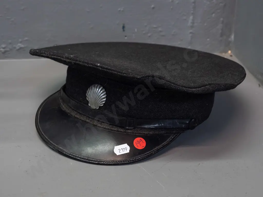 vintage peaked cap with cast metal Shell badge - some age wear and fading - no size markings L-290 Image 1++