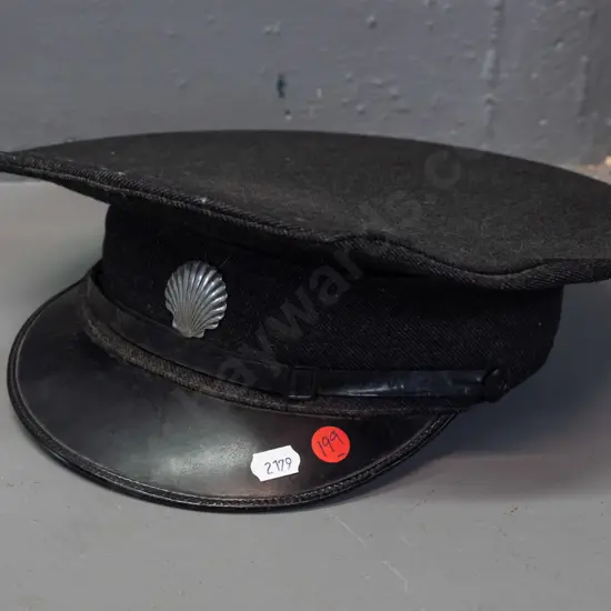 vintage peaked cap with cast metal Shell badge - some age wear and fading - no size markings L-290