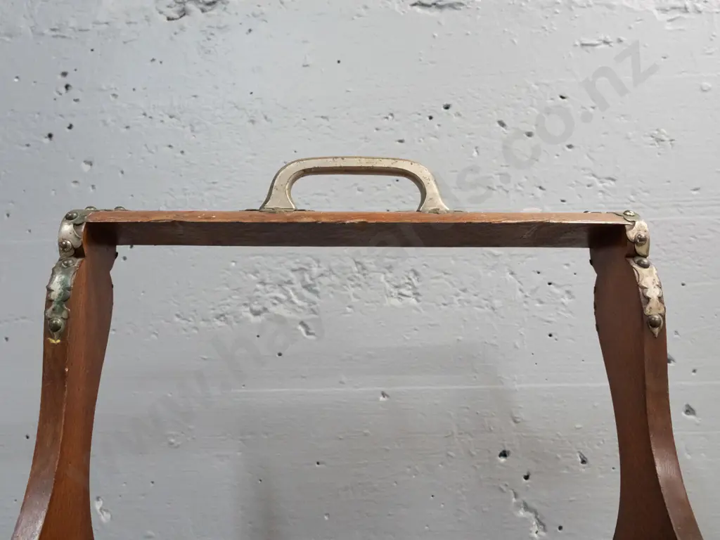 restorer's oak tantalus with 3 decanters with white metal mounts, hinged front panel with working key - 2 stoppers are Image 1++