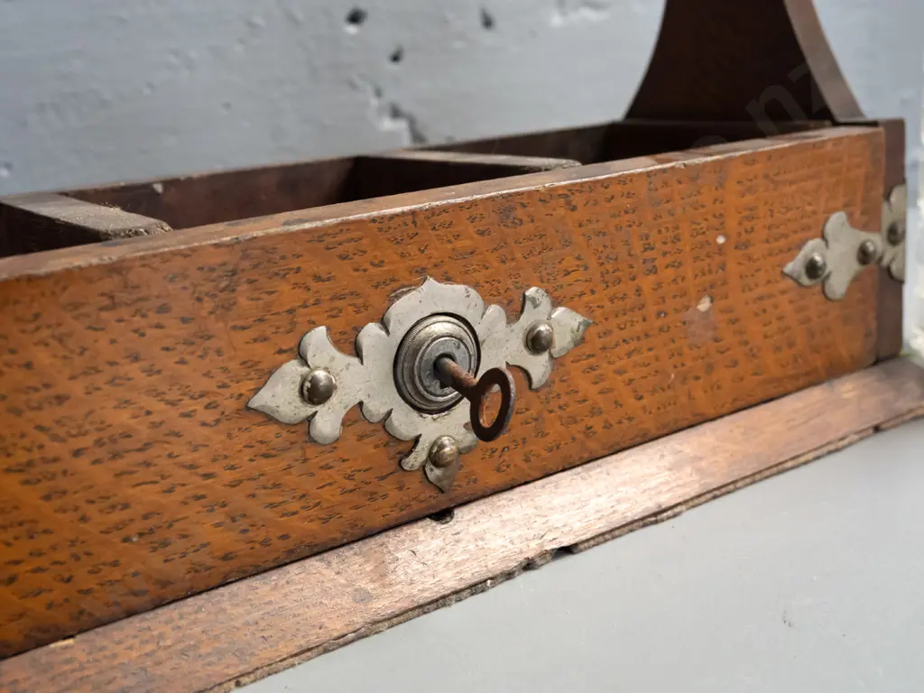 restorer's oak tantalus with 3 decanters with white metal mounts, hinged front panel with working key - 2 stoppers are Image 1++