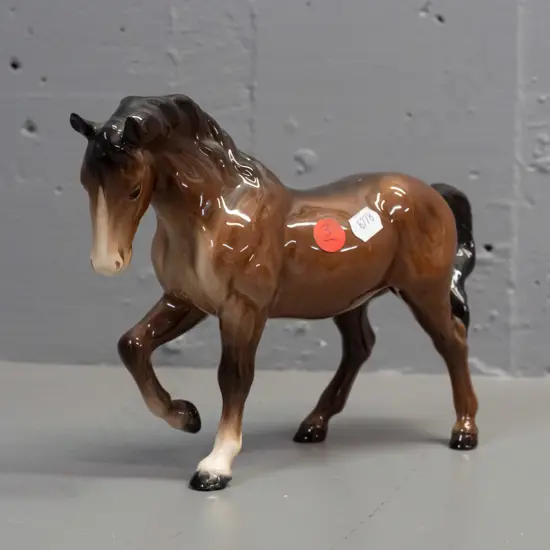 Beswick horse figurine H-150 L-200