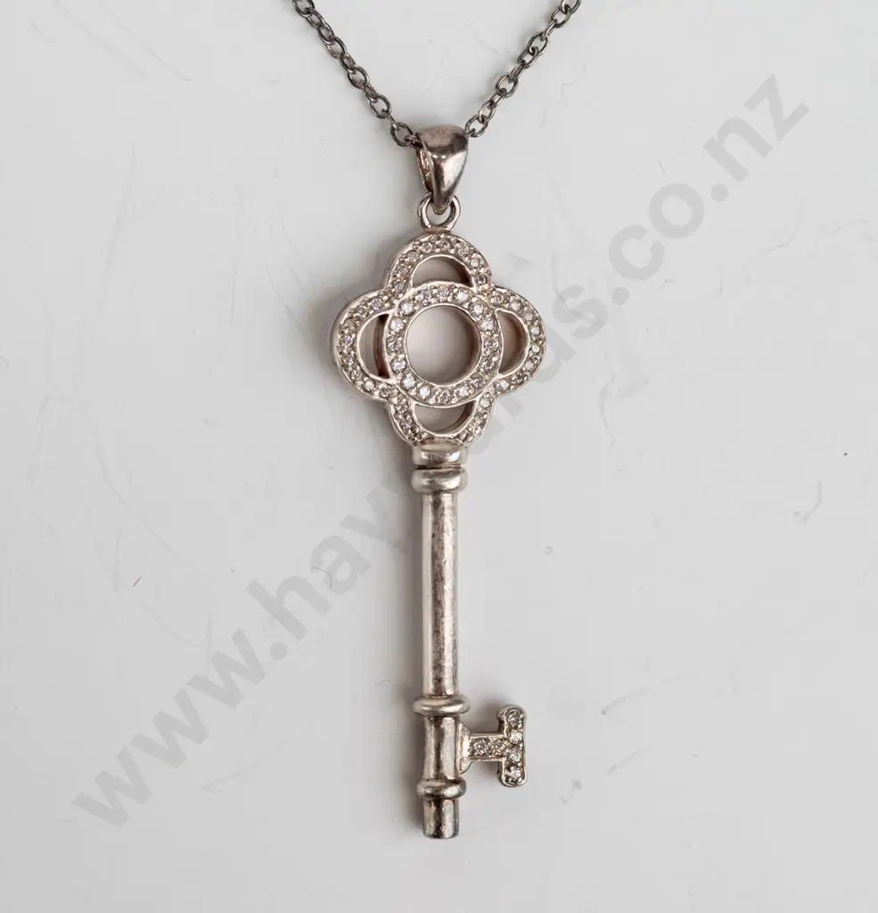 silver key necklace stamped 925 Image 1++