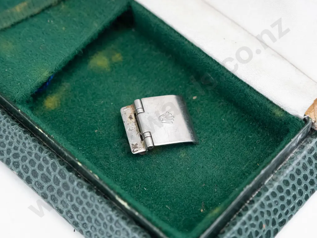 1940s Rolex box only with a later Rolex link Image 1++