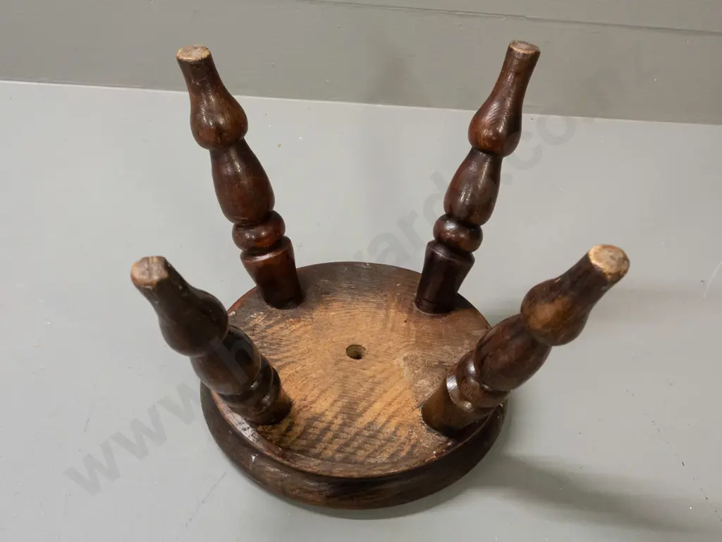 vintage elm 4-legged small stool / foot stool with turned legs H-200 Top is D-200 Image 1++