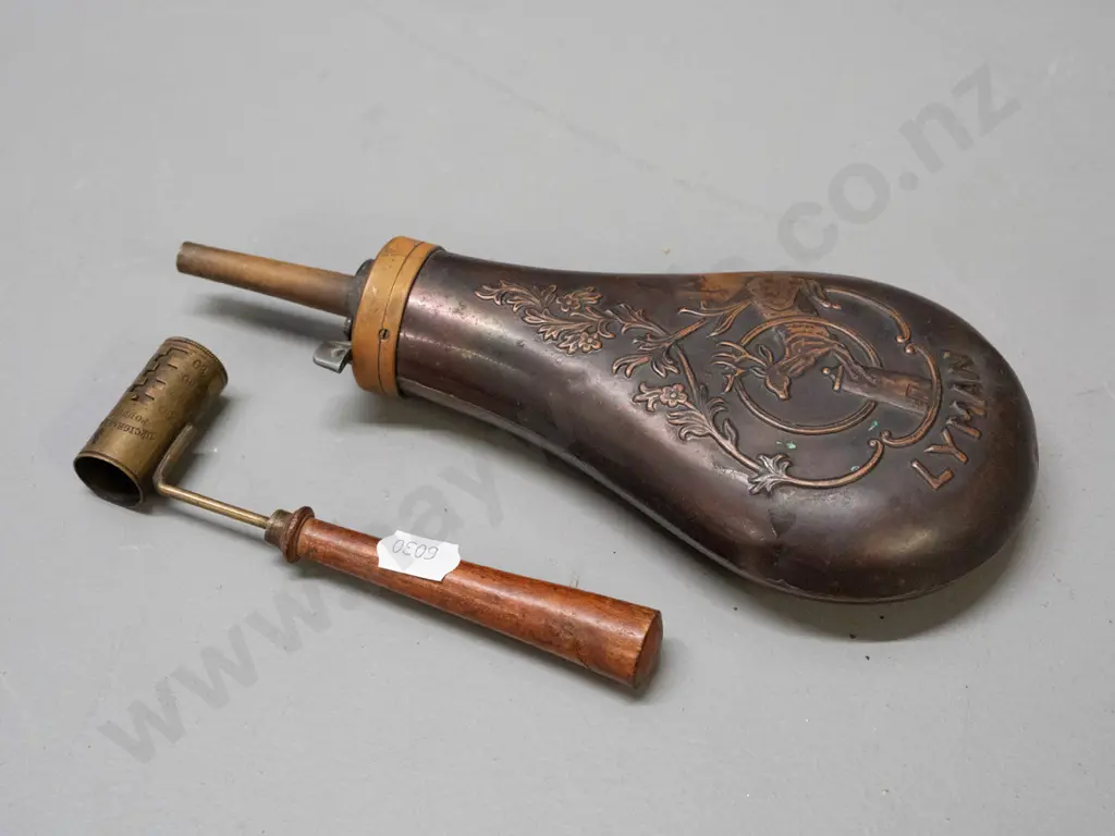 copper powder flask with brass collar, spring fitting with stag motif, marked Lyman - and a brass powder measure with Image 1++