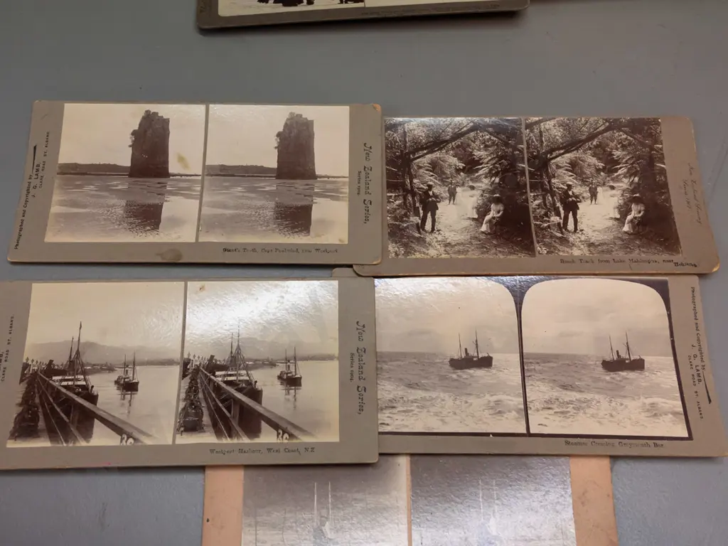 vintage stereoscope viewer and assorted stereo view cards with 7 New Zealand scenes, see photos. Some wear & tear to Image 1++