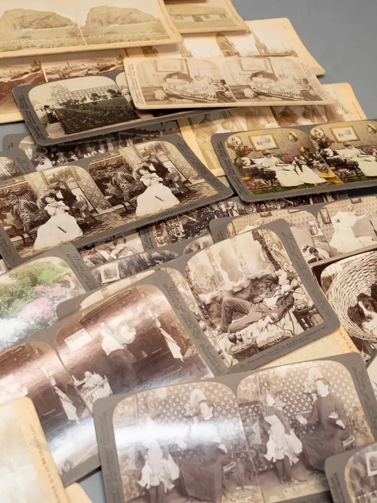 vintage stereoscope viewer and assorted stereo view cards with 7 New Zealand scenes, see photos. Some wear & tear to Image 1++